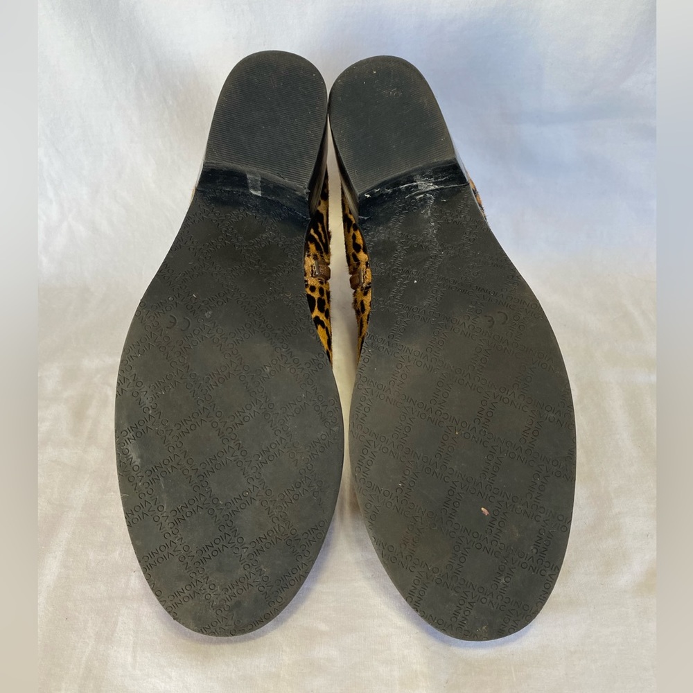 Vionic Clara Leopard booties. - Picture 5 of 6